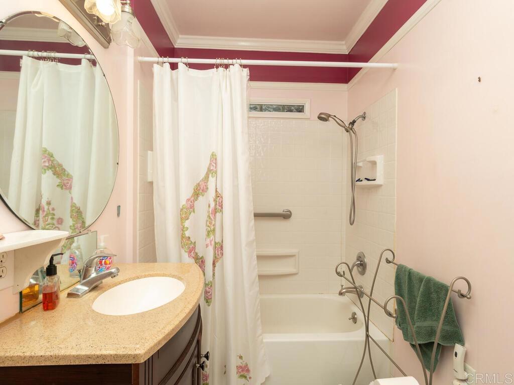 210 South Orange Avenue Fallbrook, CA 92028 - Photo 12 of 40 Guest Bath