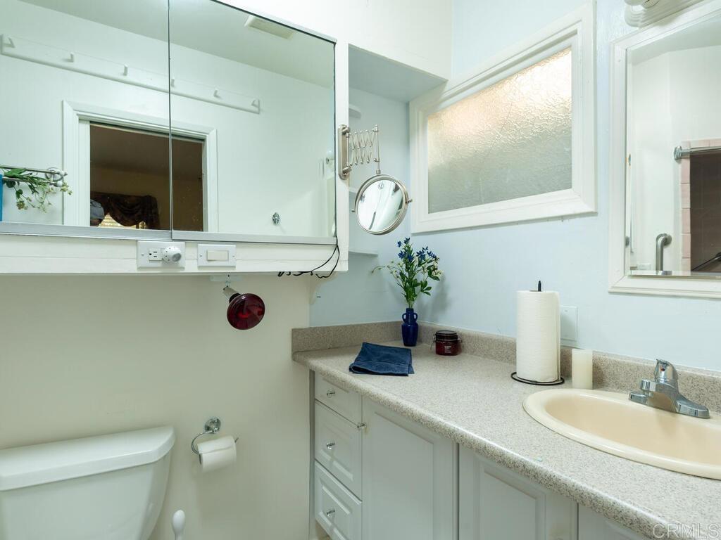 210 South Orange Avenue Fallbrook, CA 92028 - Photo 19 of 40 Primary Bathroom