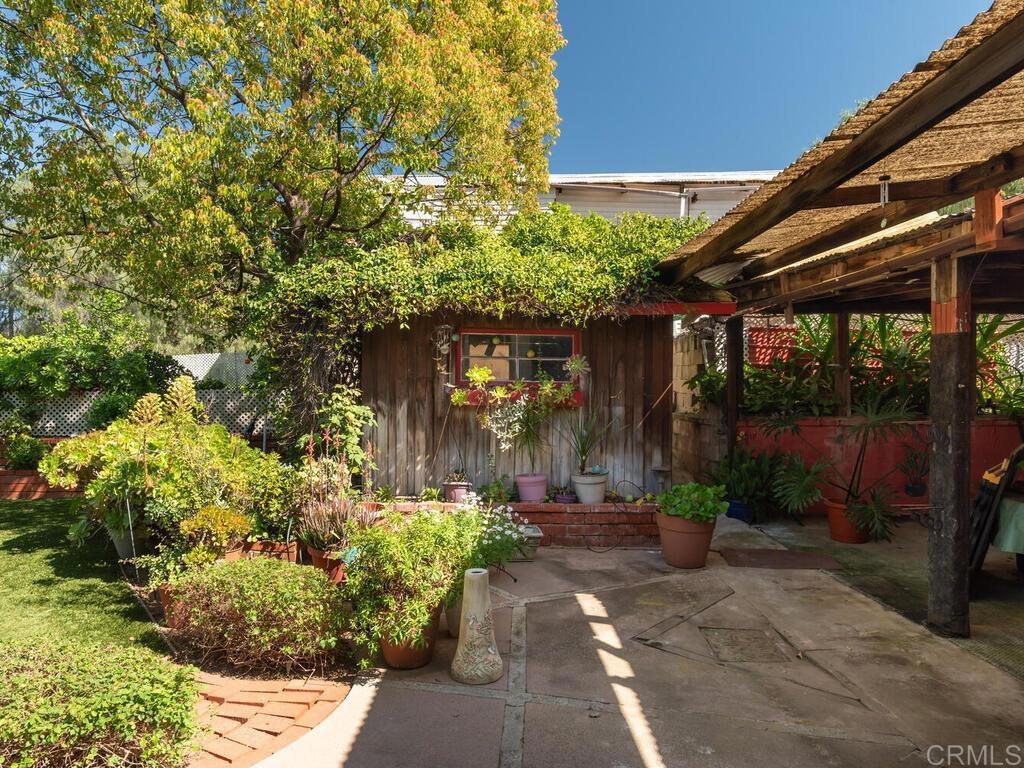 210 South Orange Avenue Fallbrook, CA 92028 - Photo 21 of 40 Attached Covered Patio area