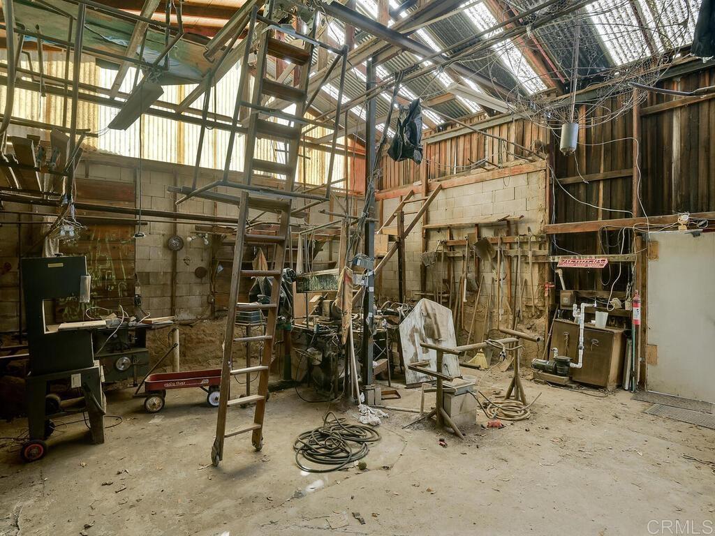 210 South Orange Avenue Fallbrook, CA 92028 - Photo 30 of 40 Barn