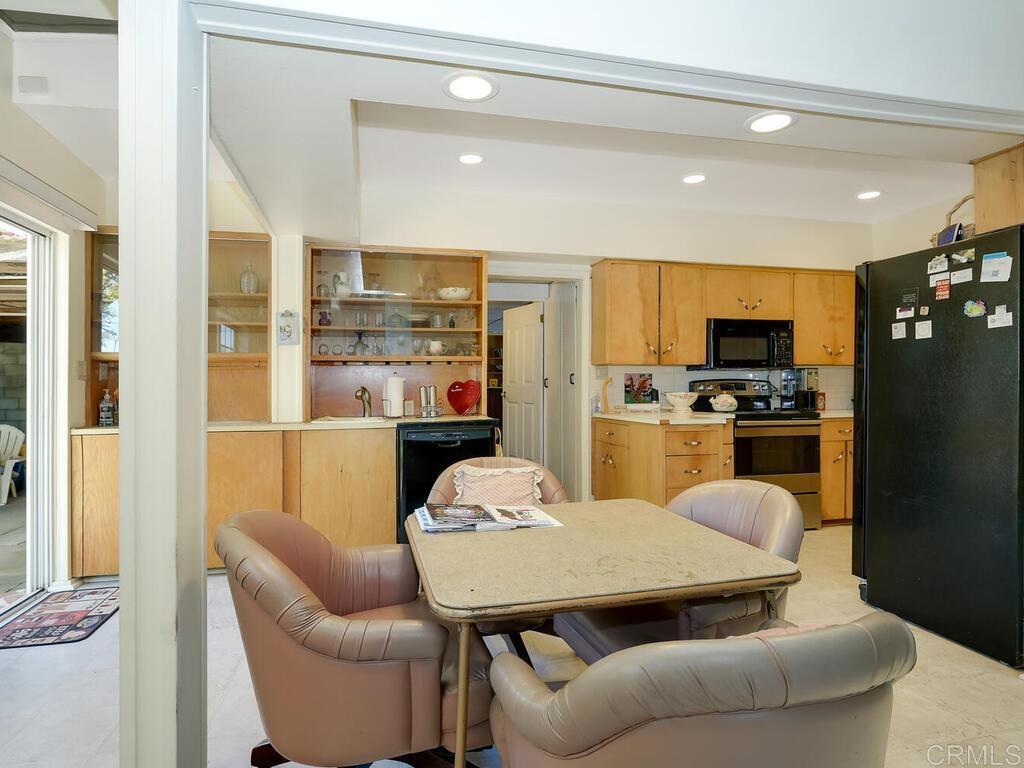 210 South Orange Avenue Fallbrook, CA 92028 - Photo 6 of 40 Dining Area