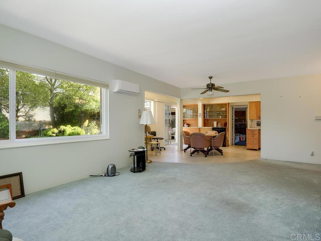 210 South Orange Avenue Fallbrook, CA 92028 - Photo 6 of 40 Living Room