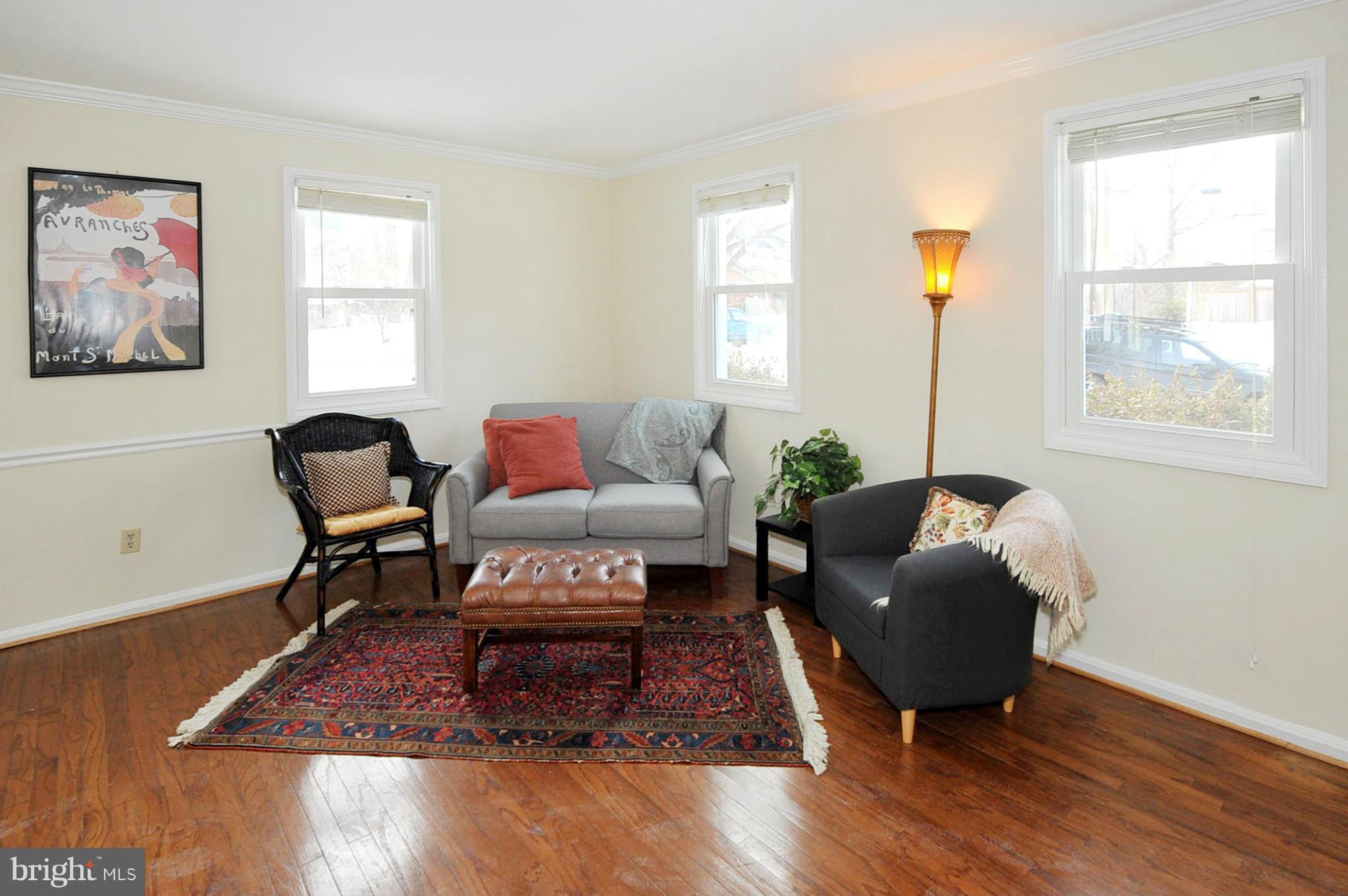 10201 Carson Place Silver Spring, MD 20901 - Photo 3 of 17 Living Room
