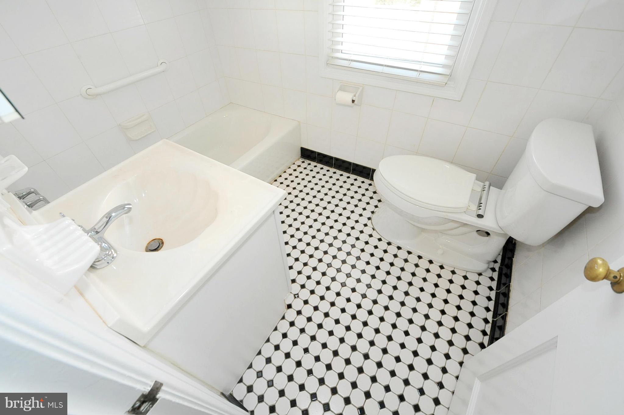 10201 Carson Place Silver Spring, MD 20901 - Photo 8 of 17 Bath