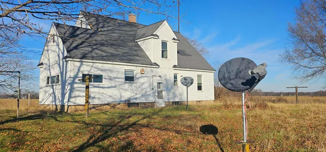 $1 | 7743 West 400 North, Pennville, IN 47369