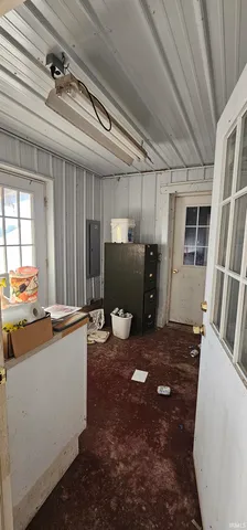 $1 | 7743 West 400 North, Pennville, IN 47369