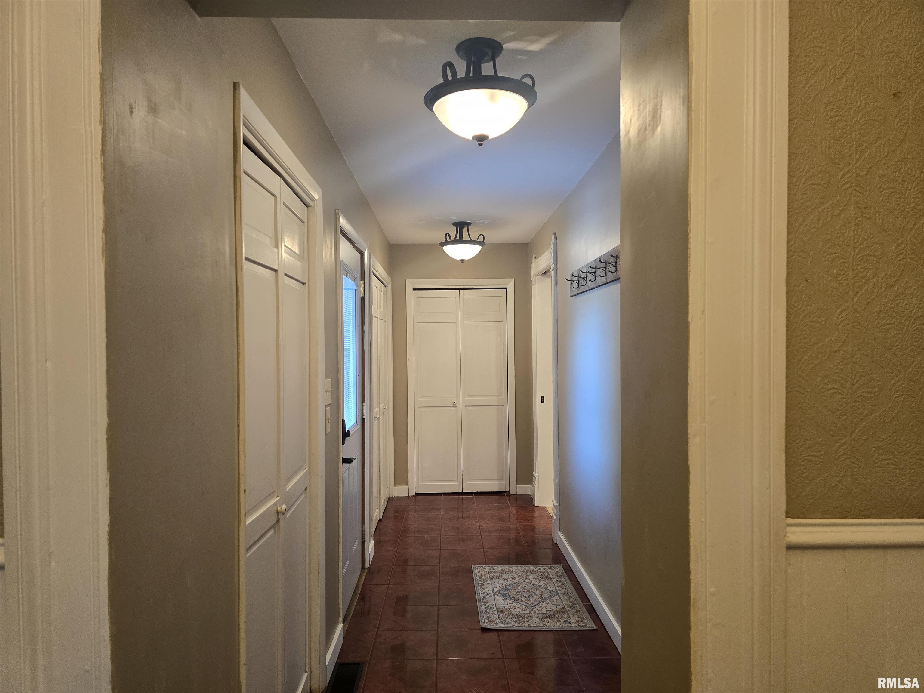 239 West Chestnut Street Canton, IL 61520 - Photo 33 of 83