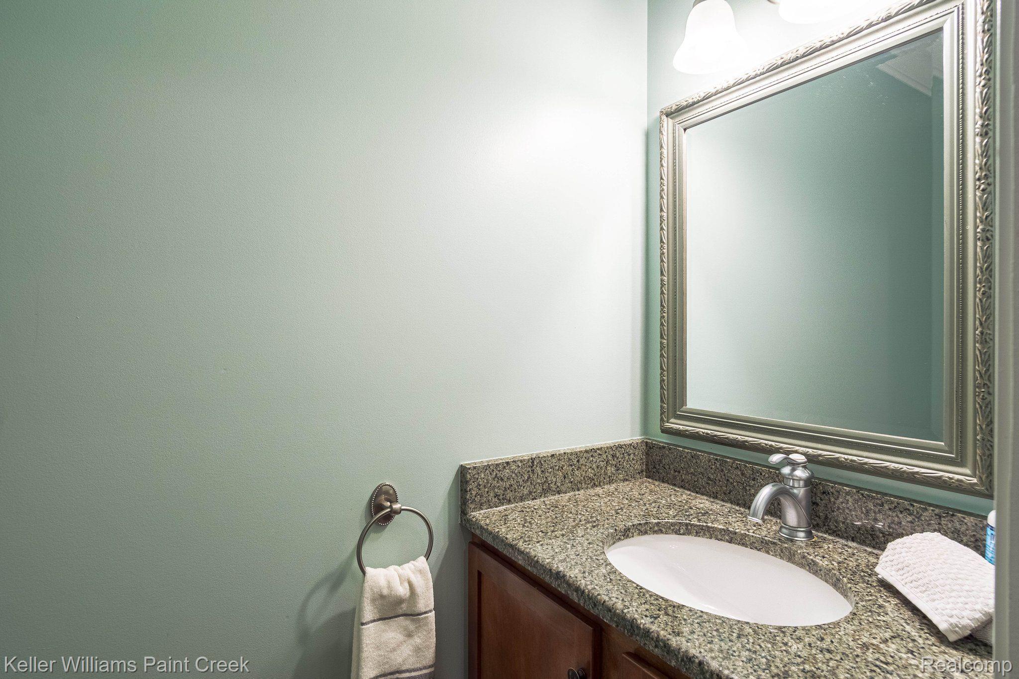 2767 Mohawk Lane Rochester, MI 48306 - Photo 38 of 60 1/2 Bath Downstairs