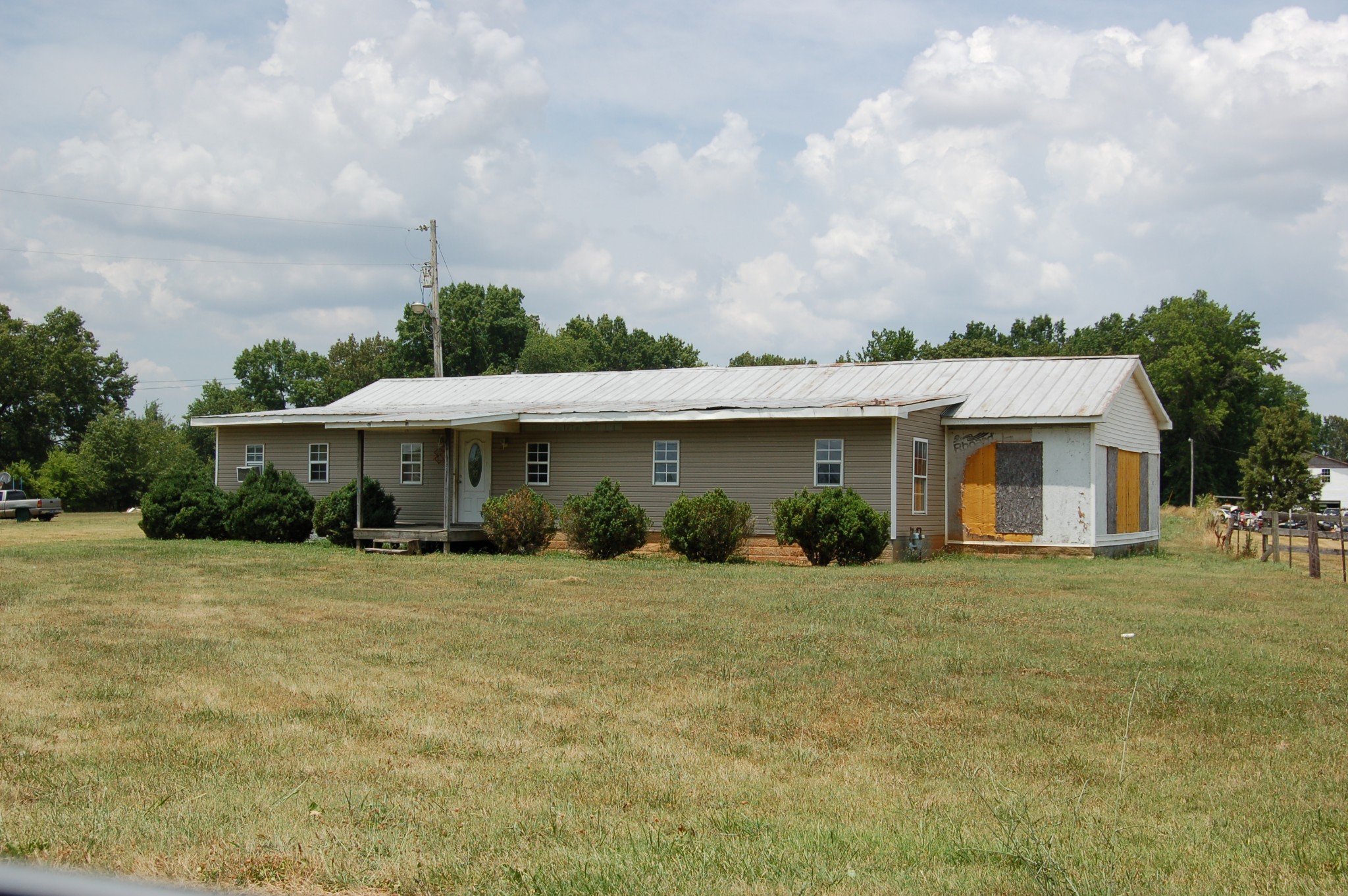 131 Shaub Road Portland, TN 37148 - Photo 3 of 7 a front view of a house with a garden