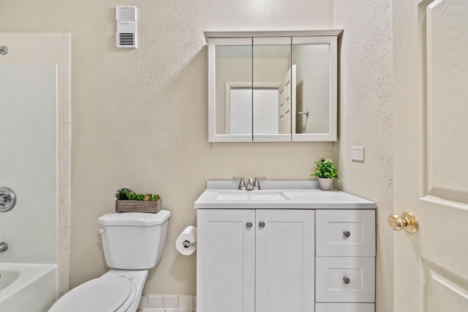 2529 Spring Street, Unit 2706 Woodridge, IL 60517 - Photo 15 of 19