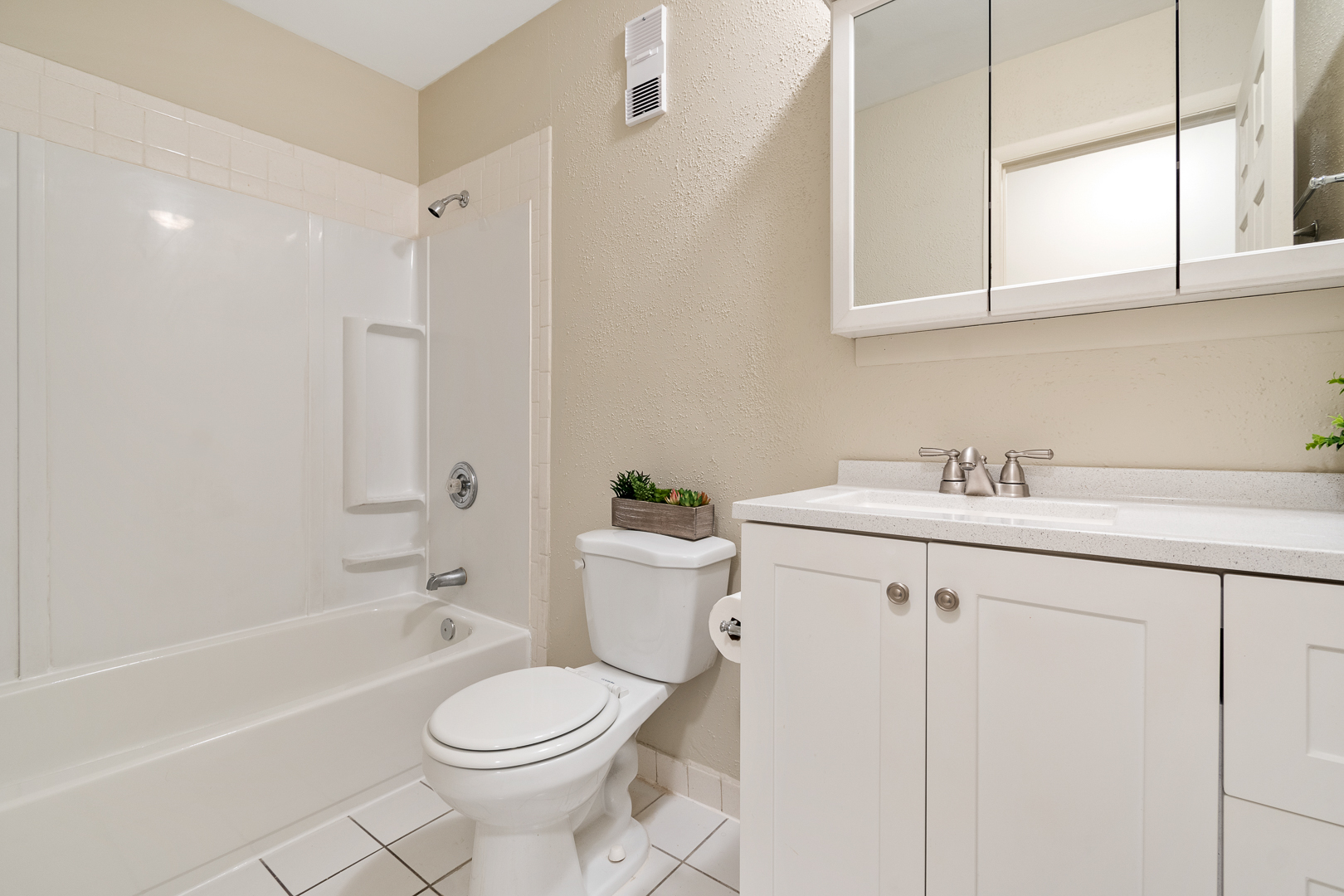 2529 Spring Street, Unit 2706 Woodridge, IL 60517 - Photo 16 of 19
