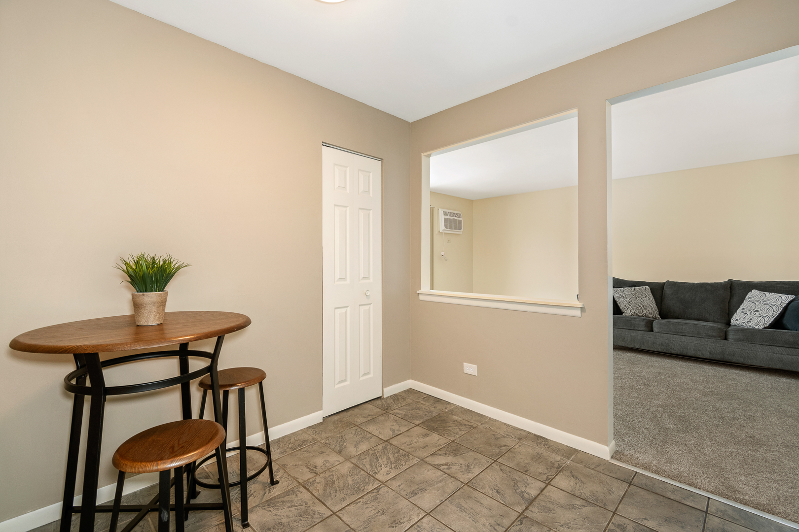 2529 Spring Street, Unit 2706 Woodridge, IL 60517 - Photo 10 of 19