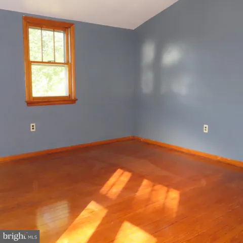 a view of empty room with window