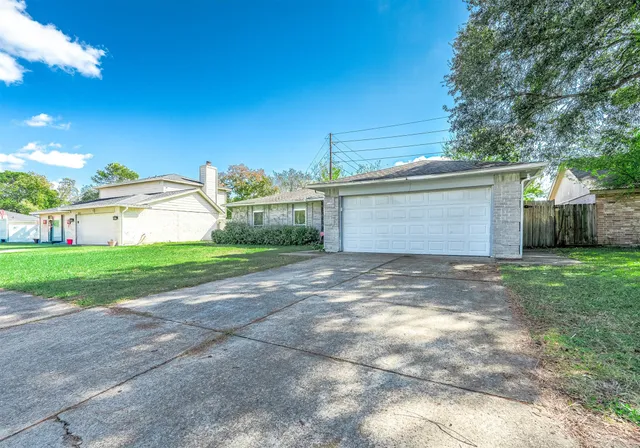 a front view of house with yard and garage