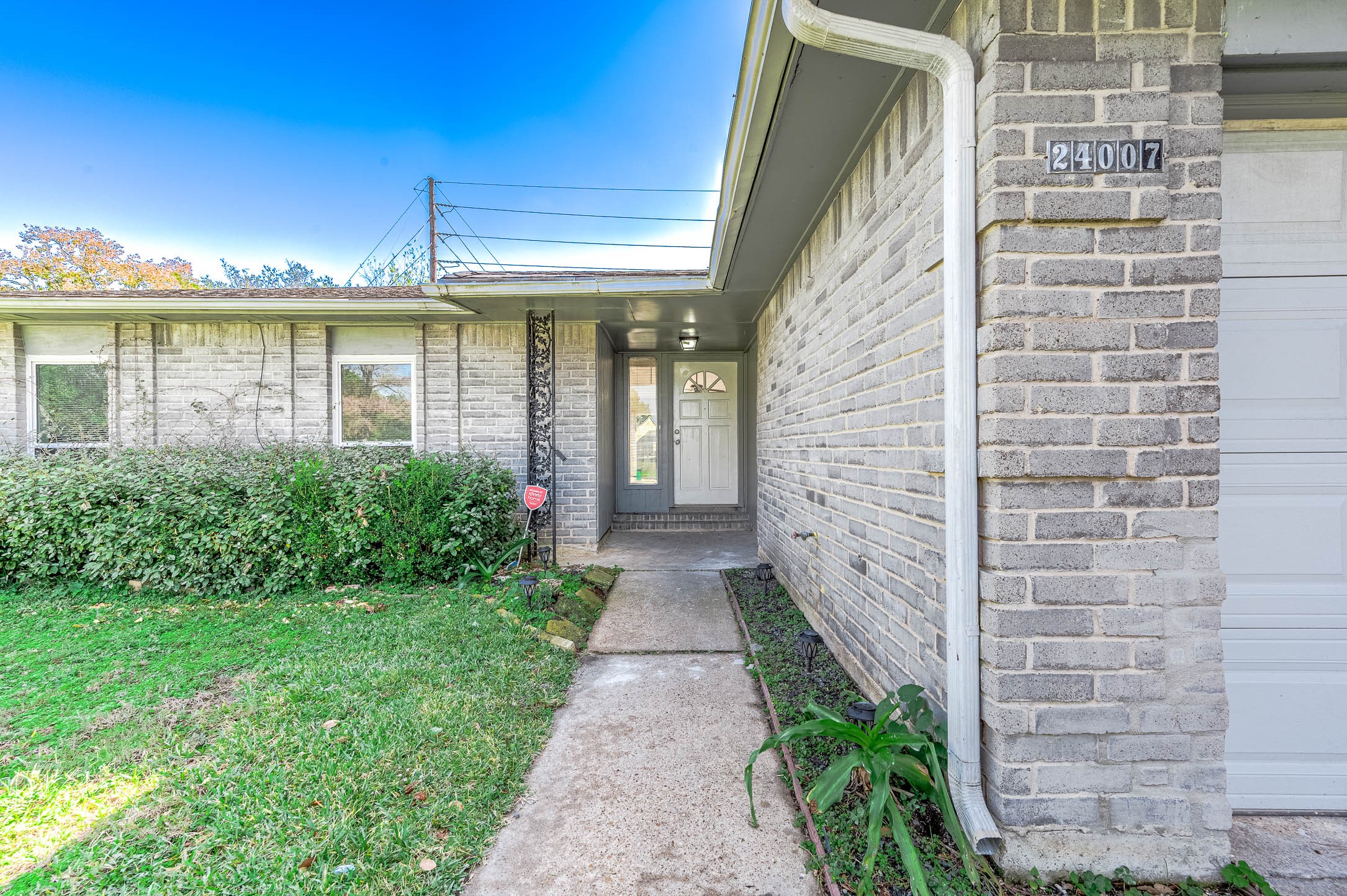 24007 Pepperrell Pl Street Katy, TX 77493 - Photo 4 of 24 a view of a pathway both side of house