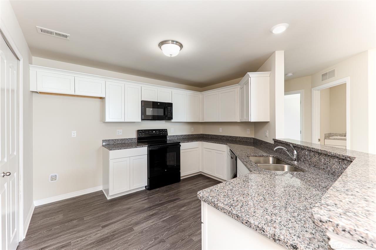 45762 South Stonewood Road Canton, MI 48187 - Photo 28 of 34 50059782-27.JPG