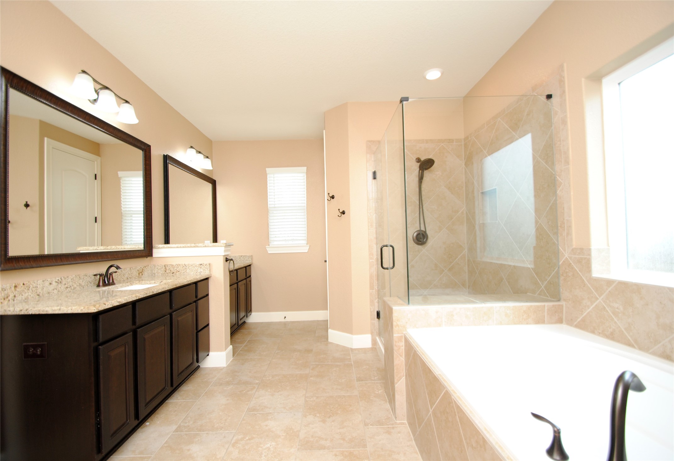 2803 Quartz Rdg Drive Rosharon, TX 77583 - Photo 22 of 44 Primary Ensuite Bathroom - Double Vanity