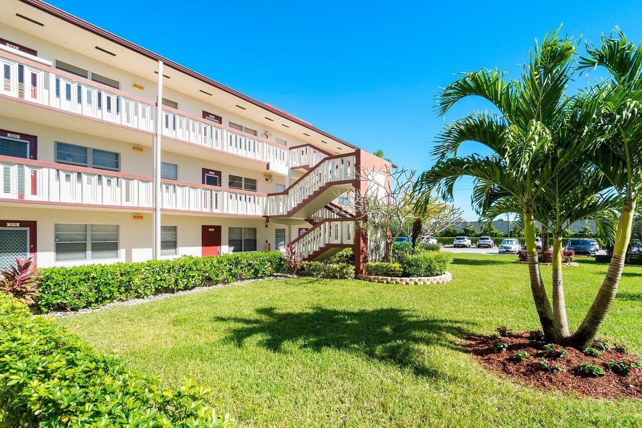 517 Fanshaw M Boca Raton, FL 33434 - Photo 5 of 28 004-517FanshawM-BocaRaton-FL-33434-SMALL