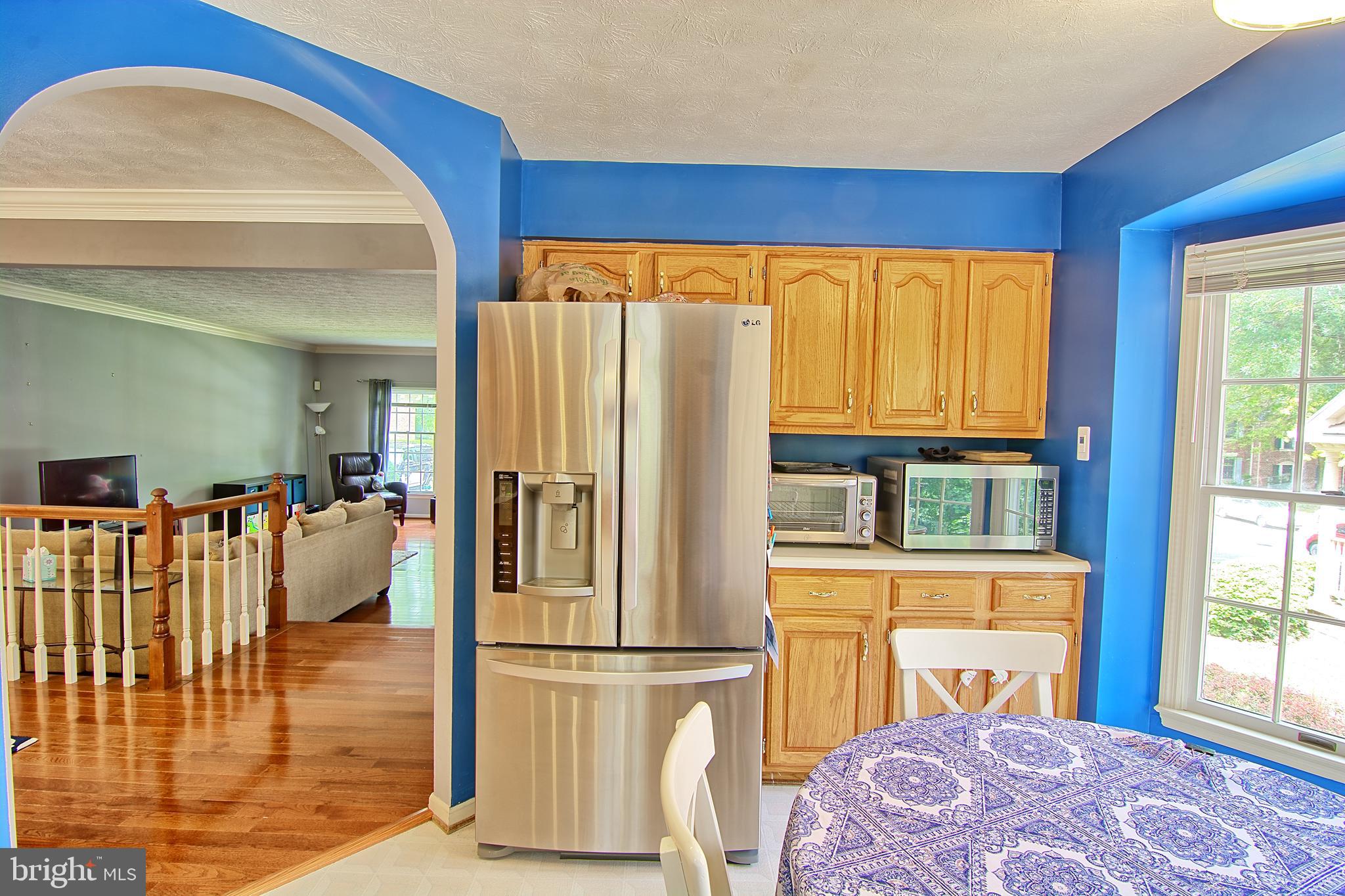 2733 Quarry Heights Way Baltimore, MD 21209 - Photo 14 of 38 Bright Eat-in Kitchen w/ Bay Window