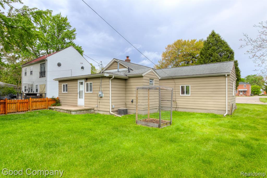 26280 Wolverine Street Madison Heights, MI 48071 - Photo 33 of 36