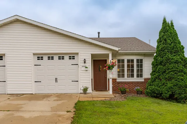 $325,000 | 2809 Northern Valley Drive Northeast, Rochester, MN 55906