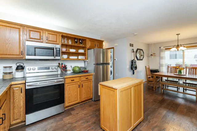 $325,000 | 2809 Northern Valley Drive Northeast, Rochester, MN 55906