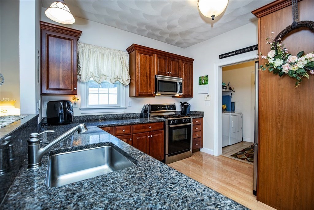 2 Raymond Court, Unit 2 Georgetown, MA 01833 - Photo 6 of 34 Gallery Image 6