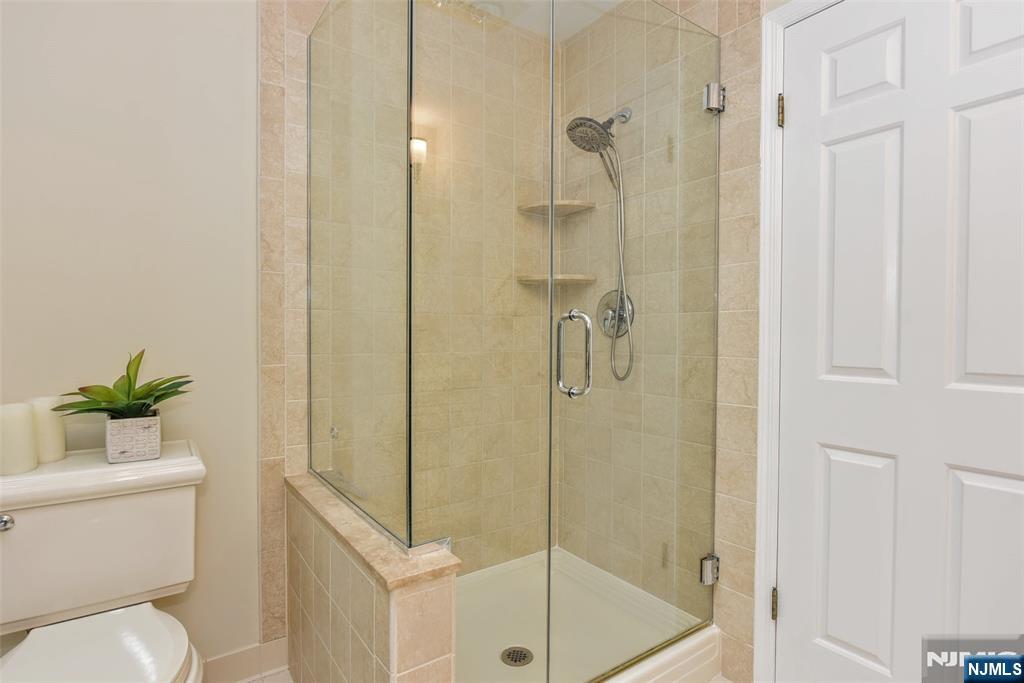 227 Westervelt Lane Mahwah, NJ 07430 - Photo 24 of 48