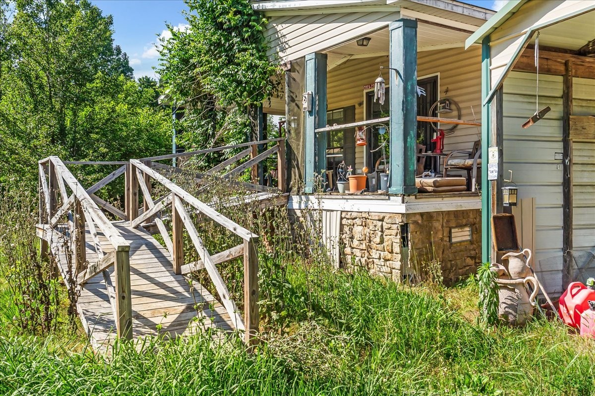 4915 Clifford Road Luray, TN 38352 - Photo 8 of 10