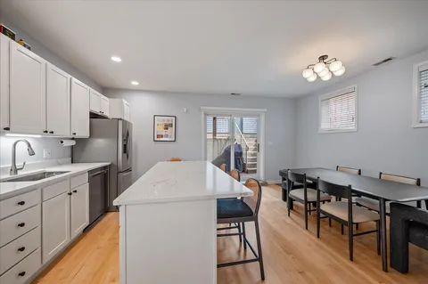 $675,000 | 2140 West Haddon Avenue, Unit 1E, Chicago, IL 60622