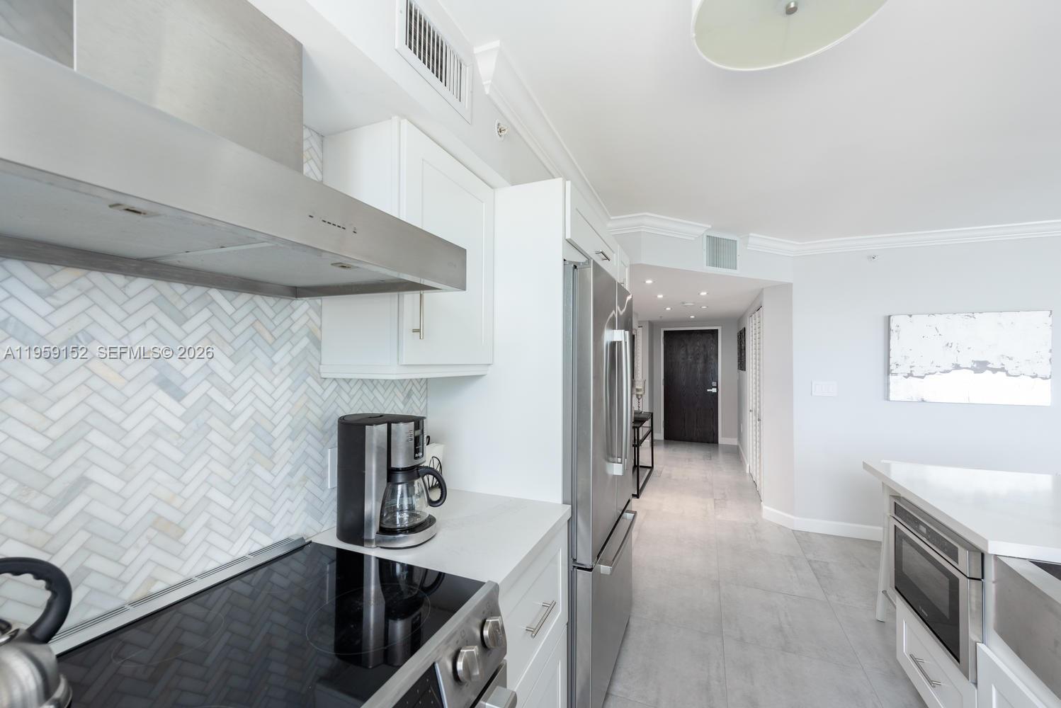 90 Alton Road, Unit 1102 Miami Beach, FL 33139 - Photo 5 of 26