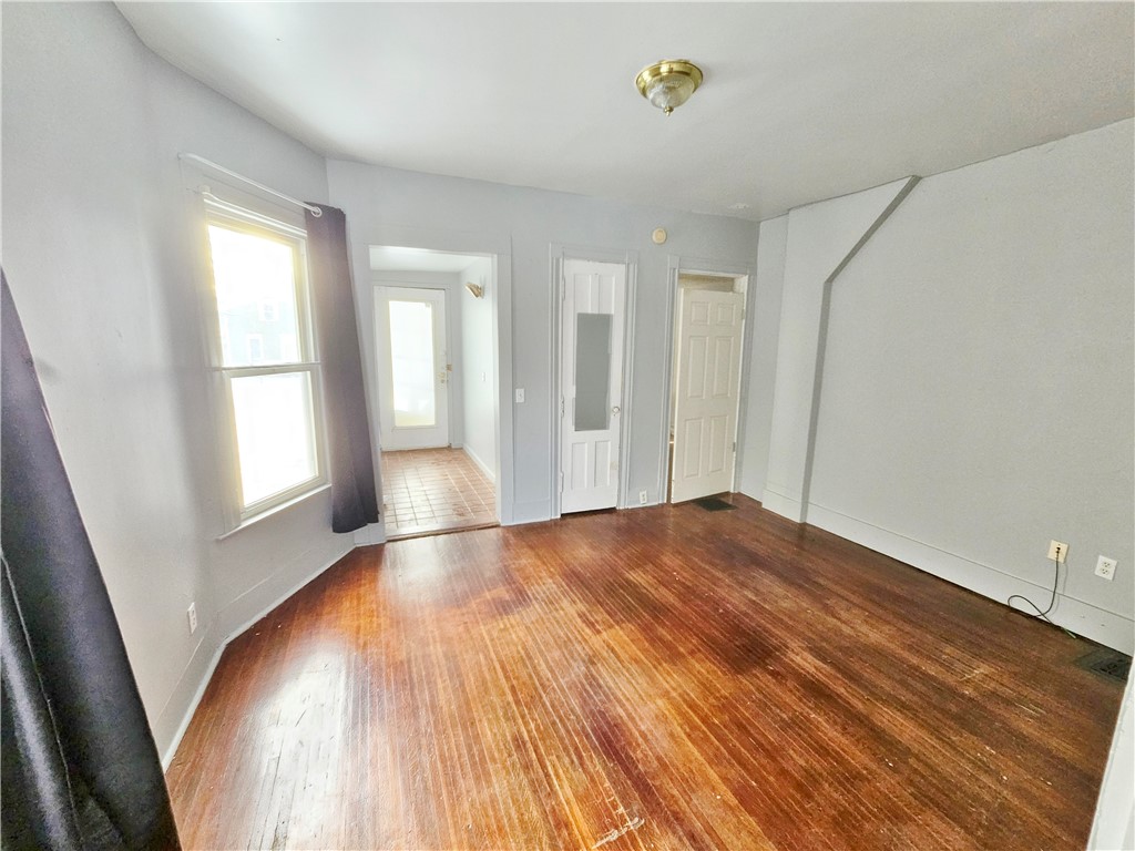 204 Cypress Street Rochester, NY 14620 - Photo 13 of 40 vacant 208 liv room