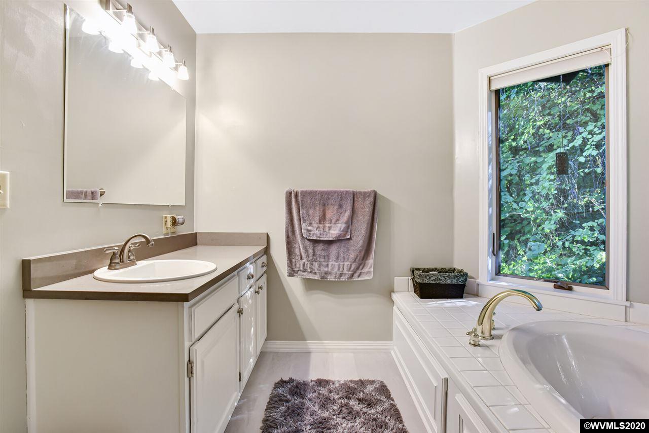 7810 Spring Valley Road Northwest Salem, OR 97304 - Photo 14 of 33