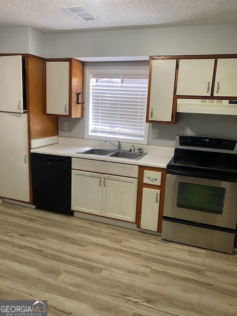 34 Quail Run Decatur, GA 30035 - Photo 5 of 21 a kitchen with a stove and a sink