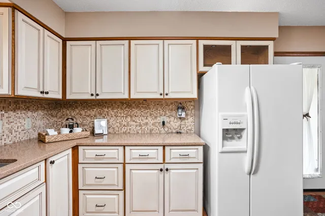 $650,000 | 947 Tamarack Cir N Drive, Indianapolis, IN 46260