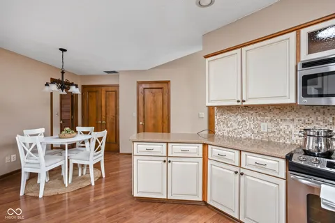 $650,000 | 947 Tamarack Cir N Drive, Indianapolis, IN 46260