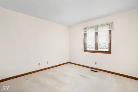 $650,000 | 947 Tamarack Cir N Drive, Indianapolis, IN 46260