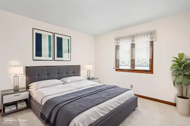 $650,000 | 947 Tamarack Cir N Drive, Indianapolis, IN 46260