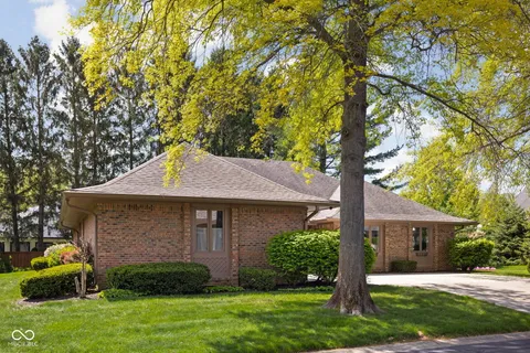 $599,900 | 947 Tamarack Cir N Drive, Indianapolis, IN 46260