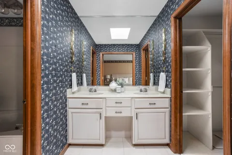 $650,000 | 947 Tamarack Cir N Drive, Indianapolis, IN 46260