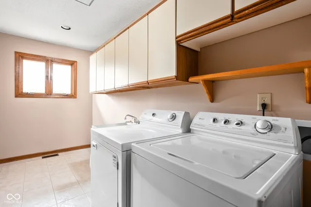 $650,000 | 947 Tamarack Cir N Drive, Indianapolis, IN 46260