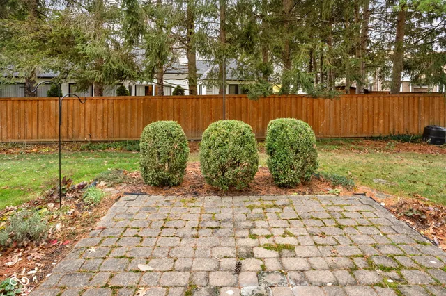 $650,000 | 947 Tamarack Cir N Drive, Indianapolis, IN 46260