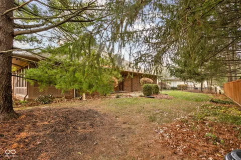 $650,000 | 947 Tamarack Cir N Drive, Indianapolis, IN 46260