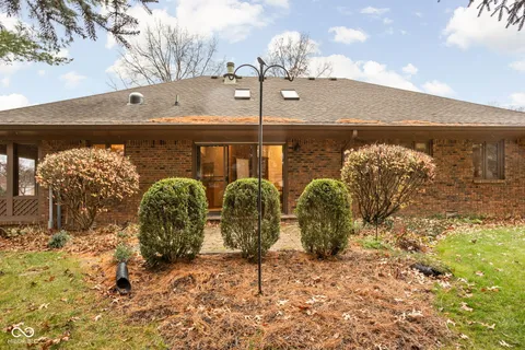 $650,000 | 947 Tamarack Cir N Drive, Indianapolis, IN 46260