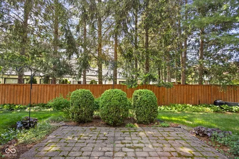 $599,900 | 947 Tamarack Cir N Drive, Indianapolis, IN 46260