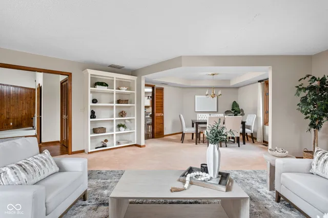 $650,000 | 947 Tamarack Cir N Drive, Indianapolis, IN 46260