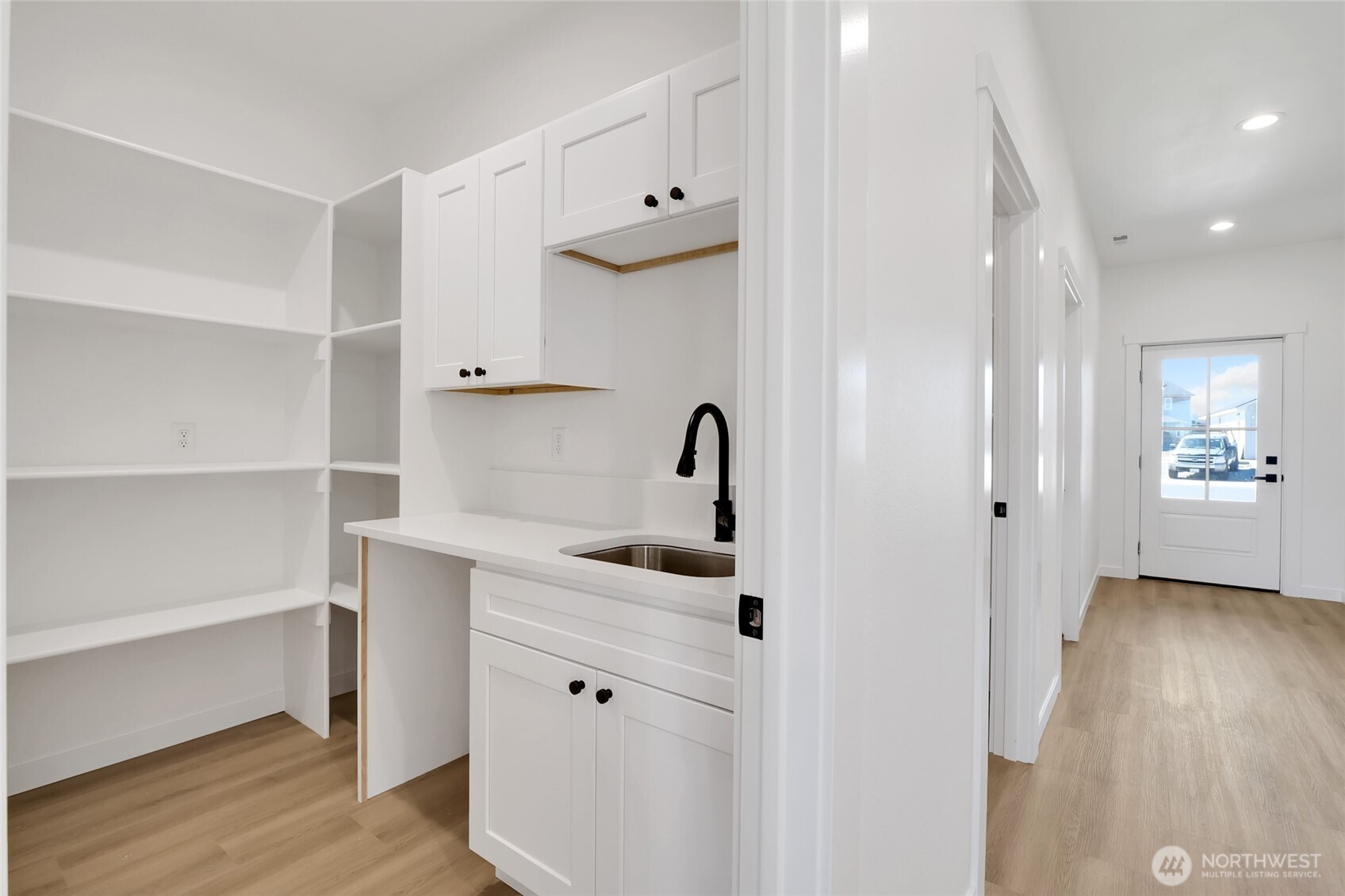 11 Parkside Loop Southeast Ephrata, WA 98823 - Photo 22 of 40 a kitchen with a sink and a mirror