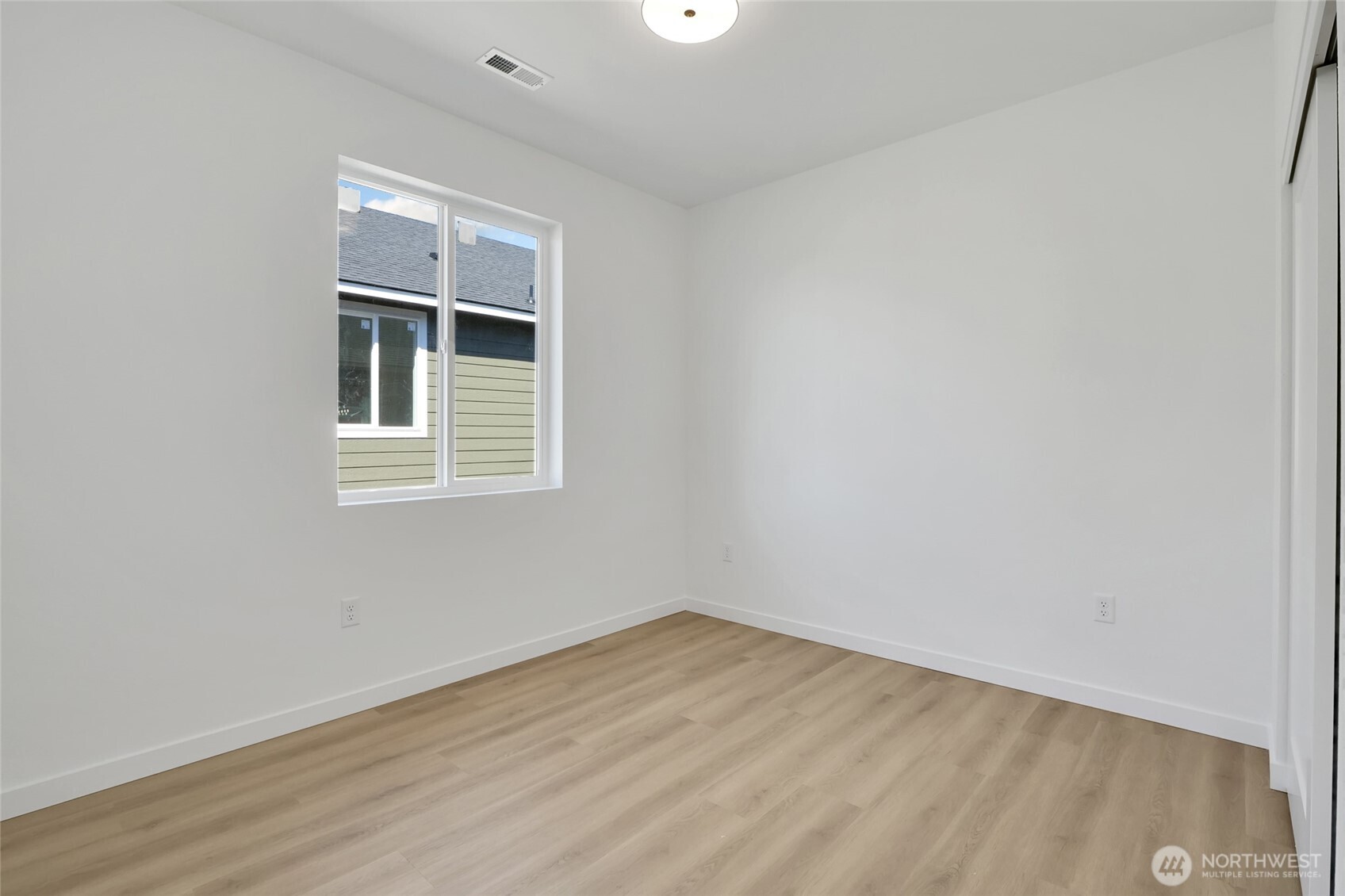 11 Parkside Loop Southeast Ephrata, WA 98823 - Photo 34 of 40 wooden floor in an empty room