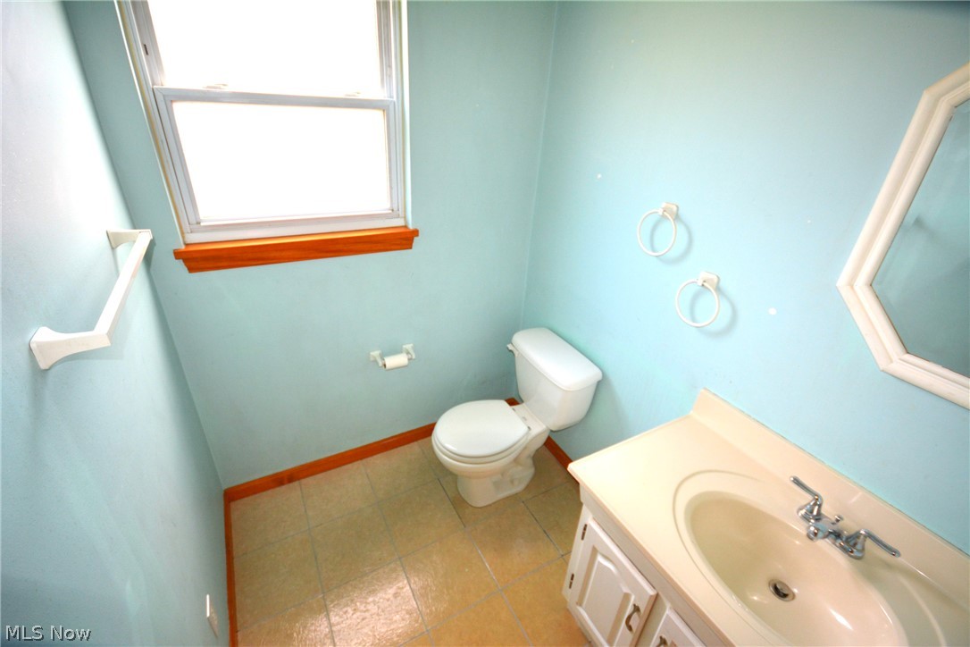 347 Gulf Road Elyria, OH 44035 - Photo 12 of 23