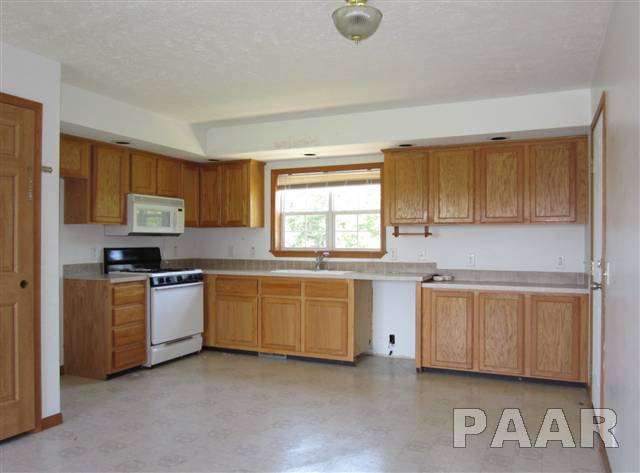 1296 Lourdes Road Metamora, IL 61548 - Photo 9 of 14